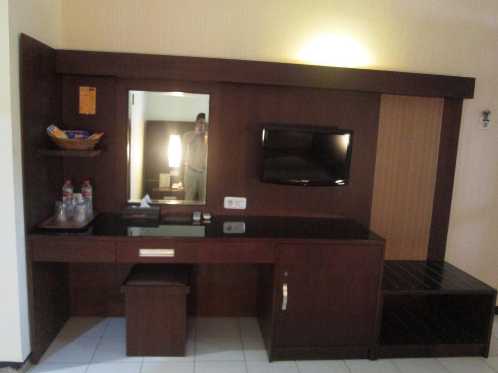 Hotel Wisanti Джокьякарта Экстерьер фото